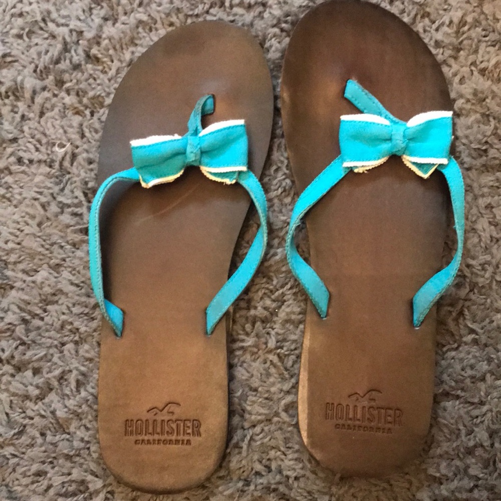 hollister flip flops